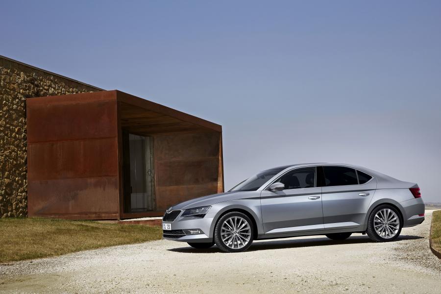  Skoda Superb 2015 года  (фото 6 из 27)